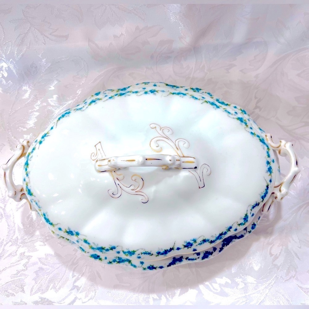 LS&S Austria casserole dish with lid. Made in Austria. Excellent condition. 9”.